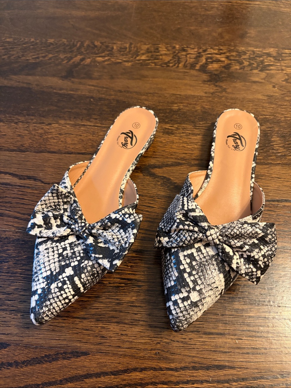 Trary Black & White Snake-Print Pointed Bow Mules